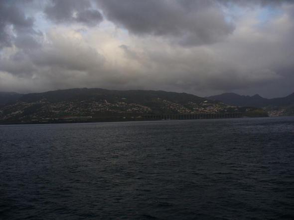 Vorbeifahrt am Airport Madeira - (Insel, Empfehlung, Portugal)