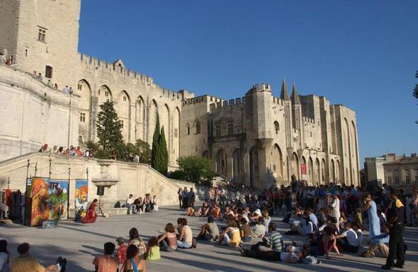 Papstpalast während dem Theaterfestival - (Frankreich, Südfrankreich, Avignon)