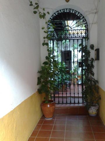 Blick in einen Patio - (Spanien, Tagesausflug, Zugreise)