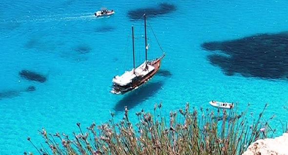- (Reiseziel, Mittelmeer, Badeurlaub)