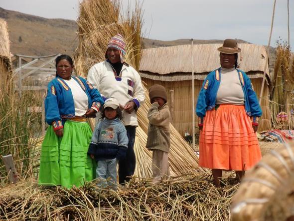 Uro-Familie - (Südamerika, Rundreise, Peru)