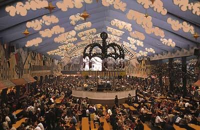 Wiesngaudi im Himmel der Bayern - (Deutschland, Bayern, München)