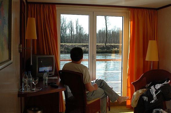 Donau aus Kabinensicht - (Kreuzfahrt, AIDA, Kabine)