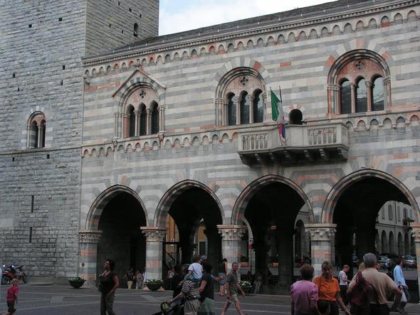 Broletto - altes Rathaus - (Italien, Sehenswürdigkeiten, Como)