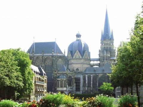 Der Dom aus Richtung Rathaus fotografiert - (Deutschland, Urlaub, wochende)