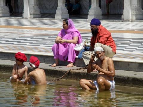Guru Dlaba Bagloba Sahib Gurdwara - (Sicherheit, Indien, Delhi)