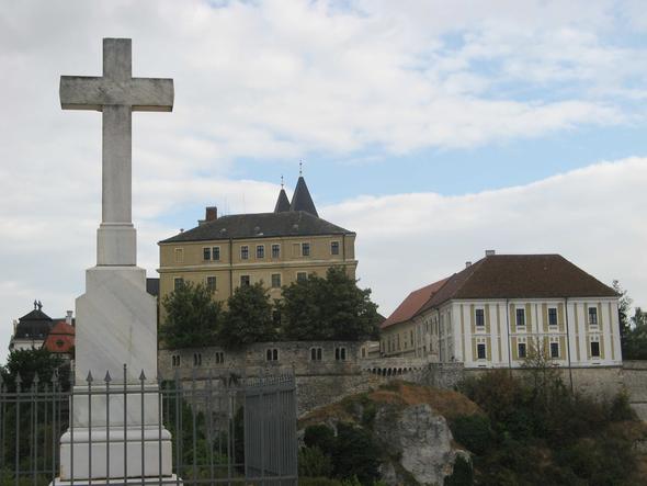 Altstadt von Veszprem von einem Aussichtspunkt jenseits der Mauern aus gesehen. - (Sehenswürdigkeiten, Ungarn, Tagesausflug)