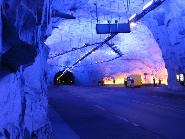 Lardaltunnel - (Europa, Autofahren, Tunnel)
