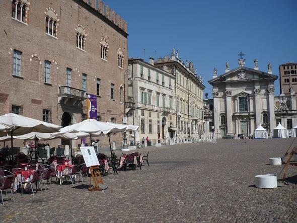 Piazza Sordello, im Hintergrund der Dom - (Europa, Italien, Sehenswürdigkeiten)