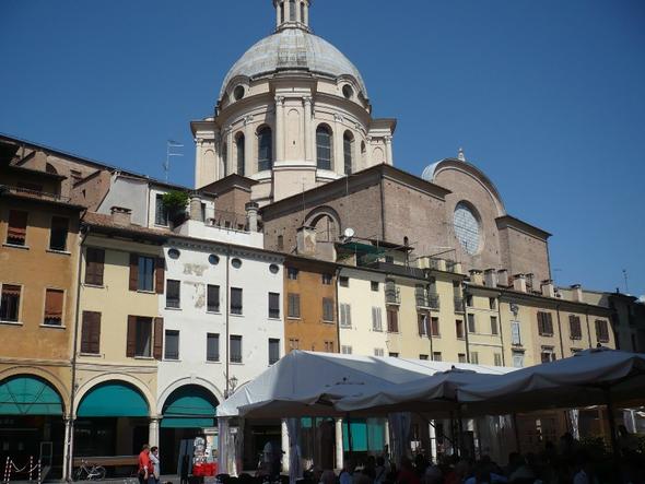 Piazza delle Erbe vor der Basilica Sant Andrea - (Europa, Italien, Sehenswürdigkeiten)
