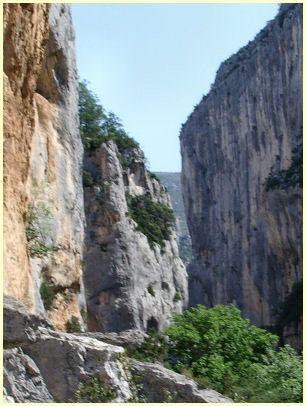Felswand Escalès - (Frankreich, Wandern, Provence)