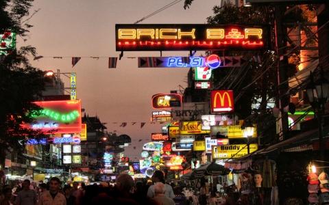 Ecke Kao San am Abend - (Asien, Thailand, Bangkok)