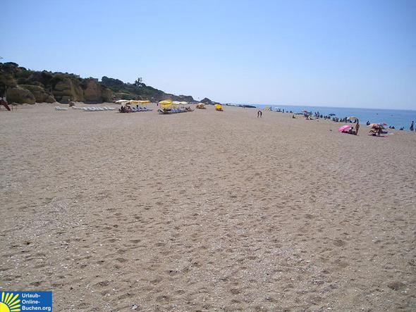 Strand in Albufeira im Juli - (Laos, Cala Ratjada, Alcudia)