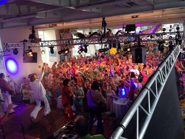 - (Deutschland, Bootsurlaub, Partyboot)