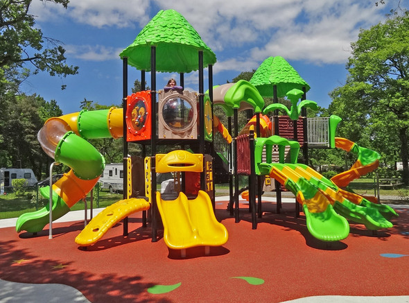 Kinderspielplatz - (Frankreich, Schweiz, Campingplatz)