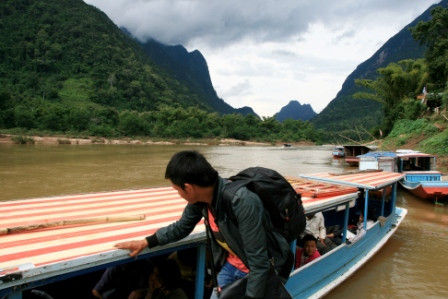 - (Vietnam, Kambodscha, Laos)