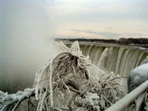 Niagara Fälle im Winter - (USA, Jahreszeiten, Wasserfall)