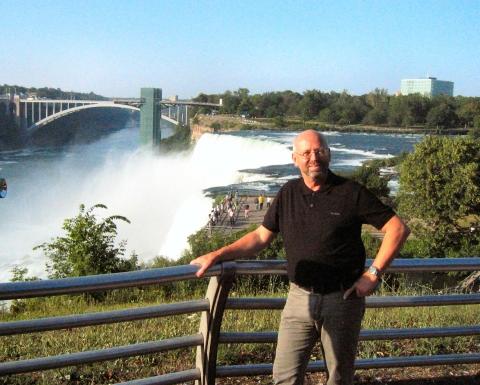 Niagara Fälle im Wintanfangs Julier - (USA, Jahreszeiten, Wasserfall)