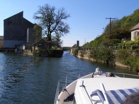 - (Frankreich, Hausboot, Hausbooturlaub)