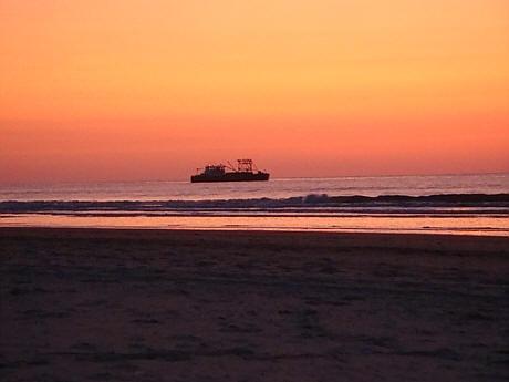 Garnelenkutter Abends am Strand... - (Niederlande, Holland, Zelten)