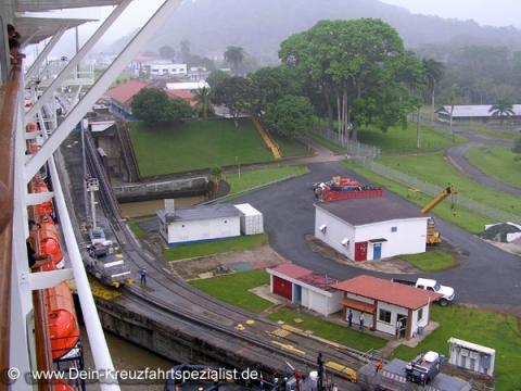- (Kreuzfahrt, Erfahrungen, Panama-Kanal)
